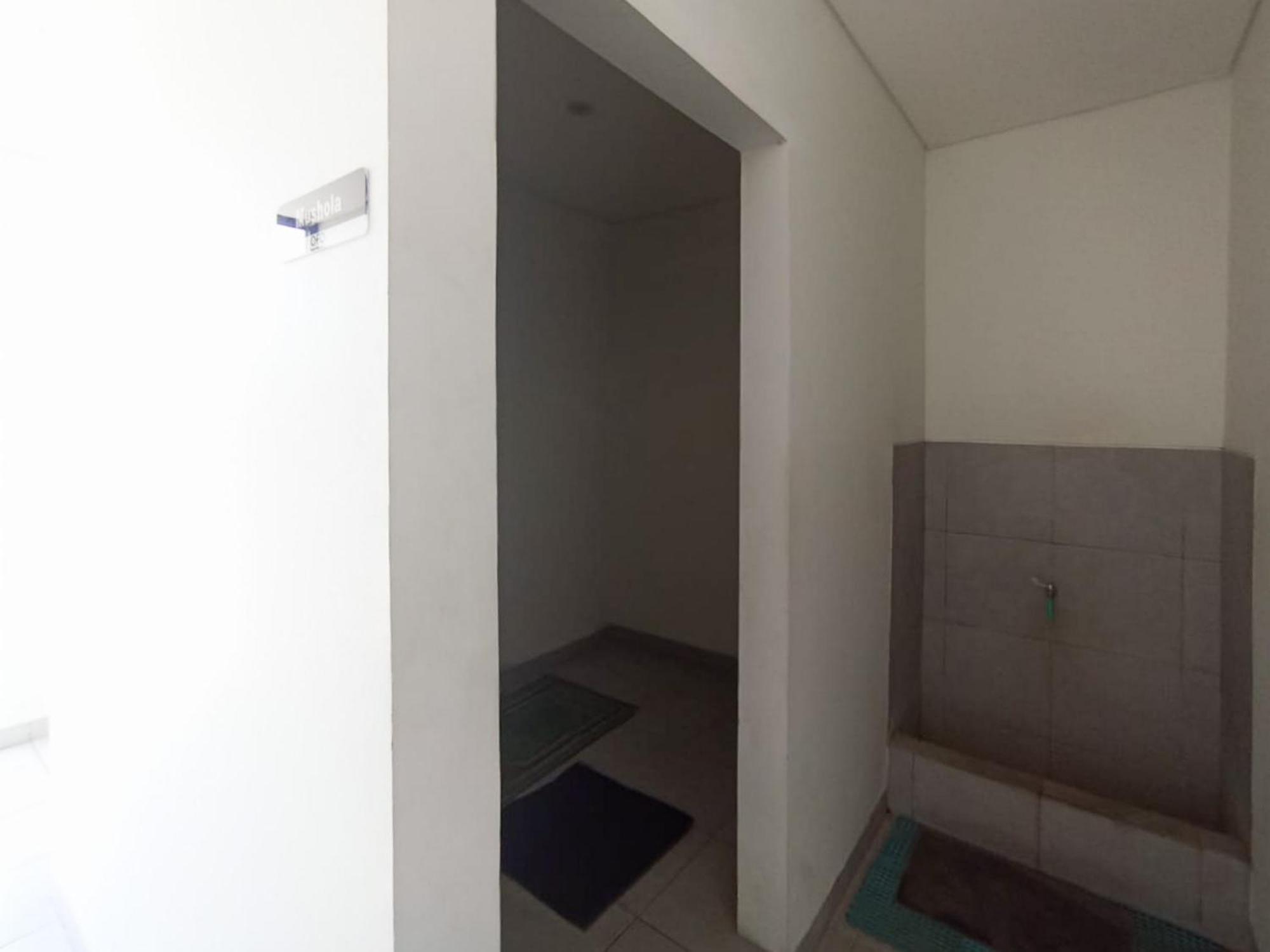 Ofo Kost Premium Kampung Inggris Pare Syariah Mitra Reddoorz Hotel Luaran gambar