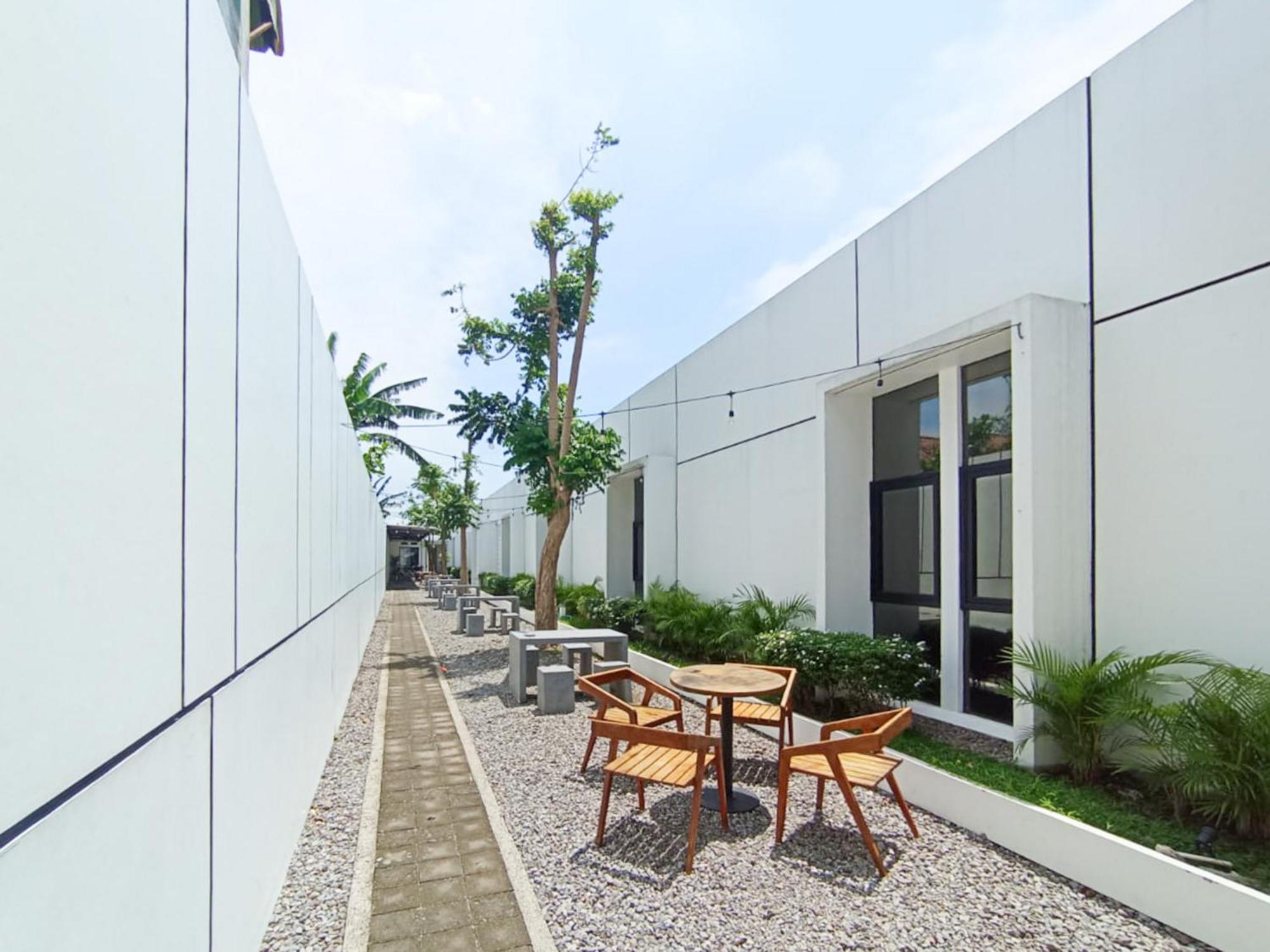 Ofo Kost Premium Kampung Inggris Pare Syariah Mitra Reddoorz Hotel Luaran gambar